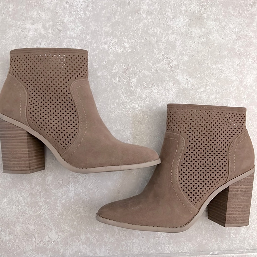 Heels! Amazing I just can’t walk in them.